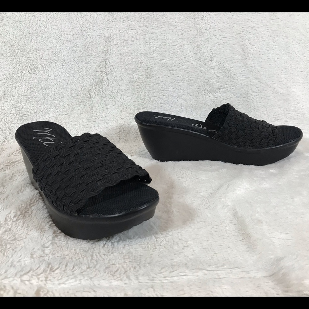 3/$20 MTI Design Vintage Platform Slides, Size 6